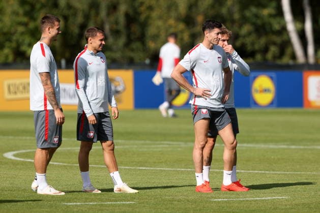 Kepa kolo Sochocina 01.10.2026 Trening reprezentacji Polski - - - Polish football national team, Nationalteam training session in Kepa near Sochocin Mateusz Zukowski Przemyslaw Frankowski Robert Lewandowski Fot. Marcin Solarz FotoPyk NEWSPIX.PL --- newspix.pl POLAND OUT! 