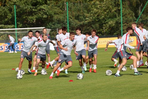 Kepa kolo Sochocina 01.10.2026 Trening reprezentacji Polski - - - Polish football national team, Nationalteam training session in Kepa near Sochocin Jan Bednarek Robert Lewandowski Tymoteusz Puchacz Jakub Kiwior Wiktor Nowak Oskar Pietuszewski Michal Skoras Fot. Marcin Solarz FotoPyk NEWSPIX.PL --- newspix.pl POLAND OUT! 