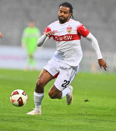 01.10.2026 - Fussball - Saison 2026 2027 - Testspiel Freundschaftsspiel Vorbereitungsspiel - VfB Stuttgart - SpVgg Greuther Fürth ( Kleeblatt ) - - Sportfoto Zink - xwoxzix - regulations prohibit any use of photographs as image sequences and or quasi-video - only for editorial use - Lorenz Assignon (22, VfB Stuttgart )
