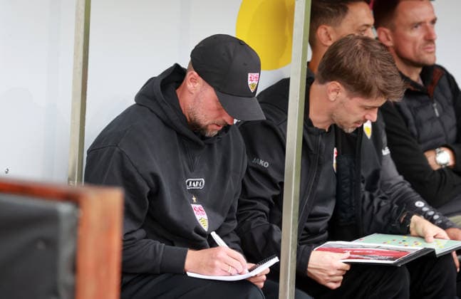 01.10.26 VfB Stuttgart - SpVgg Greuther Fürth Deutschland, Großaspach, 01.10.2026, Fussball, Bundesliga, Saison 2026 2027, Testspiel, VfB Stuttgart - SpVgg Greuther Fürth: Sebastian Hoeneß (Trainer VfB Stuttgart).