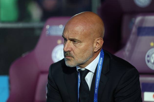 FK Austria Wien v FC Internazionale Milano - UEFA Women s Champions League 26 27 MD2 Head Coach of FC Internazionale Milano, David Sassarini looks on during the UEFA Women s Champions League Matchday 2 match between FK Austria Wien and FC Internazionale Milano at Franz-Horr-Stadion on October 1, 2026 in Vienna, Austria. Vienna Franz-Horr-Stadion Austria Copyright: xYigitxOerme PSxImagesxYigitxOerme PSxImagesx