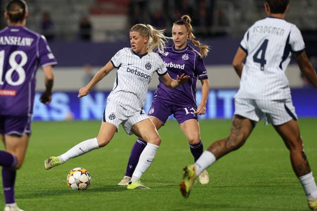 FK Austria Wien v FC Internazionale Milano - UEFA Women s Champions League 26 27 MD2 Olivia Schough of FC Internazionale Milano controls the ball during the UEFA Women s Champions League Matchday 2 match between FK Austria Wien and FC Internazionale Milano at Franz-Horr-Stadion on October 1, 2026 in Vienna, Austria. Vienna Franz-Horr-Stadion Austria Copyright: xYigitxOerme PSxImagesxYigitxOerme PSxImagesx
