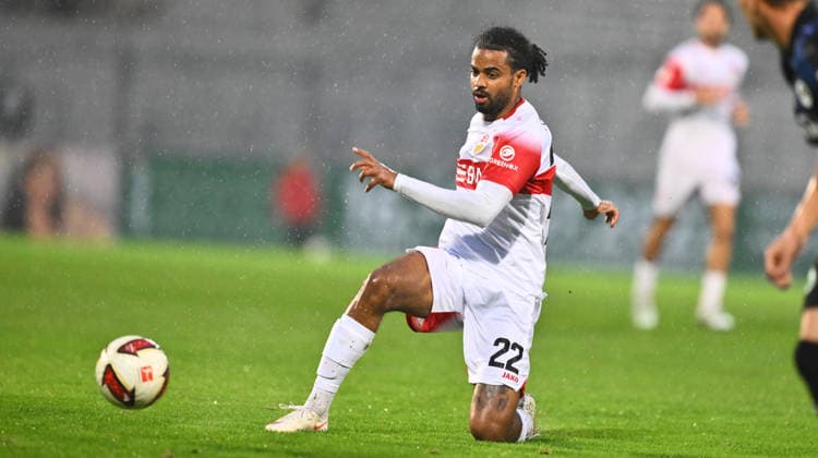 01.10.2026 - Fussball - Saison 2026 2027 - Testspiel Freundschaftsspiel Vorbereitungsspiel - VfB Stuttgart - SpVgg Greuther Fürth ( Kleeblatt ) - - Sportfoto Zink - xwoxzix - regulations prohibit any use of photographs as image sequences and or quasi-video - only for editorial use - Lorenz Assignon (22, VfB Stuttgart )