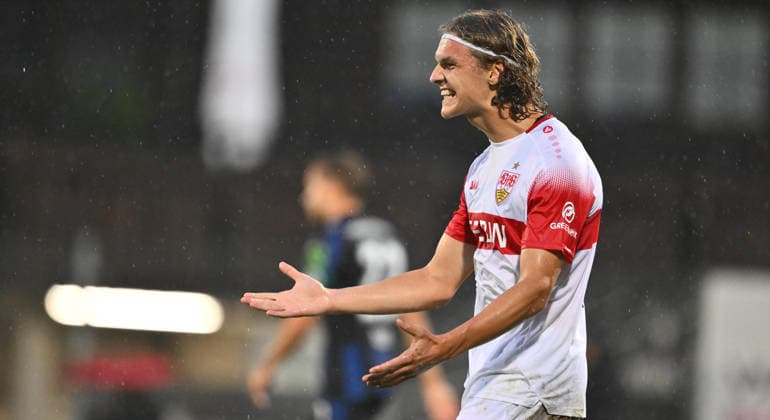 01.10.2026 - Fussball - Saison 2026 2027 - Testspiel Freundschaftsspiel Vorbereitungsspiel - VfB Stuttgart - SpVgg Greuther Fürth ( Kleeblatt ) - - Sportfoto Zink - xwoxzix - regulations prohibit any use of photographs as image sequences and or quasi-video - only for editorial use - Torjubel Jubel Freude nach Treffer Tor Torschuß zum 4:0 durch Tim van der Leij (34, VfB Stuttgart ) -