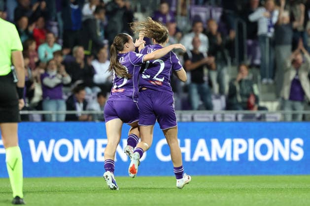 FK Austria Wien v FC Internazionale Milano - UEFA Women s Champions League 26 27 MD2 Modesta Uka of FK Austria Wien celebrates with her teammates after scoring her team s first goal during the UEFA Women s Champions League Matchday 2 match between FK Austria Wien and FC Internazionale Milano at Franz-Horr-Stadion on October 1, 2026 in Vienna, Austria. Vienna Franz-Horr-Stadion Austria Copyright: xYigitxOerme PSxImagesxYigitxOerme PSxImagesx