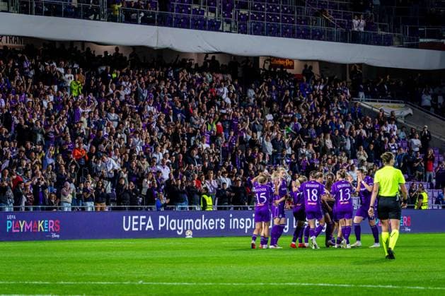 SOCCER - WCL, A.Wien vs Inter VIENNA,AUSTRIA,01.OCT.26 - SOCCER - UEFA Women s Champions League, FK Austria Wien vs FC Internationale Milano. Image shows the rejoicing of FK Austria Wien in front of their fans.  GEPAxpictures xKevinxHackner
