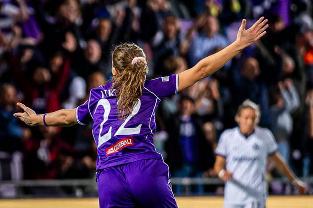 SOCCER - WCL, A.Wien vs Inter VIENNA,AUSTRIA,01.OCT.26 - SOCCER - UEFA Women s Champions League, FK Austria Wien vs FC Internationale Milano. Image shows the rejoicing of Modesta Uka (A.Wien) and the disappointment of FC Internationale Milano.  GEPAxpictures xKevinxHackner