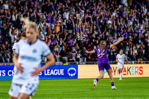 SOCCER - WCL, A.Wien vs Inter VIENNA,AUSTRIA,01.OCT.26 - SOCCER - UEFA Women s Champions League, FK Austria Wien vs FC Internationale Milano. Image shows the rejoicing of Modesta Uka (A.Wien) and the disappointment of FC Internationale Milano.  GEPAxpictures xKevinxHackner