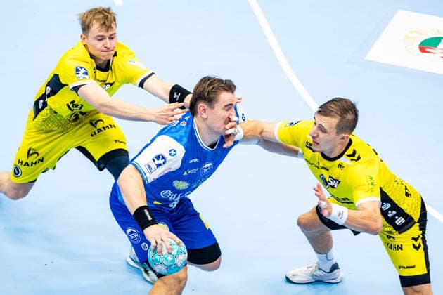 01.10.2026, GER, Handball, Maenner, Saison 26 27, Opel 1.Bl, 7.Spieltag, ThSV Eisenach - TVB Stuttgart Felix Aellen (ThSV Eisenach,22), Simone Mengon (TVB Stuttgart) 99817 Eisenach Werner-Assmann-Halle Am Sportp Thueringen Deutschland