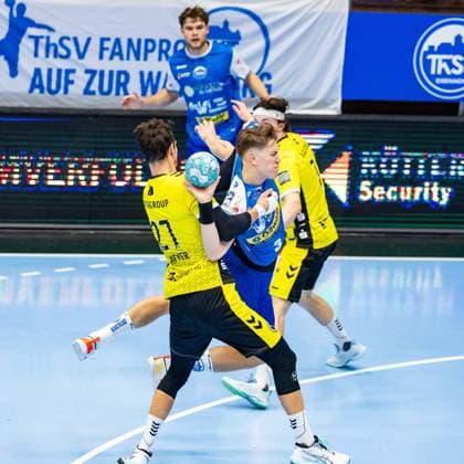 01.10.2026, GER, Handball, Maenner, Saison 26 27, Opel 1.Bl, 7.Spieltag, ThSV Eisenach - TVB Stuttgart Philipp Meyer (TVB Stuttgart), Oskar Joelsson (ThSV Eisenach,3) 99817 Eisenach Werner-Assmann-Halle Am Sportp Thueringen Deutschland