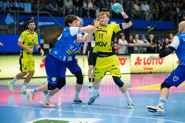 Linus Schmid (TVB Stuttgart, 19), Tillman Leu (ThSV Eisenach, 99) GER, ThSV Eisenach gegen TVB Stuttgart, 1. Opel Handballbundesliga, Handball, 7. Spieltag, Saison 2026 2027, 19.00 Uhr, 01.10.2026 GER, ThSV Eisenach gegen TVB Stuttgart, 1. Opel Handballbundesliga, Handball, 7. Spieltag, Saison 2026 2027, 19.00 Uhr, 01.10.2026 Eisenach Copyright: xMartinxHerbstx