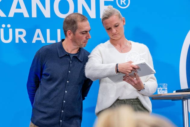 Philipp Lahm (Fussballer, Weltmeister 2014) und Alexandra Popp (Fussballerin, Olympiasiegerin) bei der Ehrung der besten Goalgetter im Deutschen Amateurfussball in der Volkswagen VW Media Lounge mit dem Motto Torjaegerkanone fuer alle GER, Deutschland vs. Serbien, Fussball, UEFA Nations League, Ligaphase Liga A, 3. Spieltag, Spielzeit 2026 2027, 01.10.2026 (DFL DFB REGULATIONS PROHIBIT ANY USE OF PHOTOGRAPHS as IMAGE SEQUENCES and or QUASI-VIDEO). Foto: HMB Media Heike Feiner Copyright: HMBxMedia HeikexFeiner