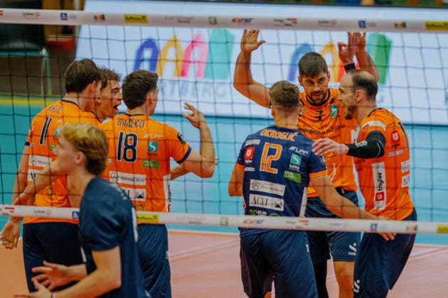 VOLLEYBALL - Coppa Pallavolo Senza Confini HARTBERG,AUSTRIA,01.OCT.26 - VOLLEYBALL - Coppa Pallavolo Senza Confini, VfB Friedrichshafen vs ACH Volley Ljubljana. Image shows the rejoicing of Ljubljana.  GEPAxpictures xRomanxKoenigshofer