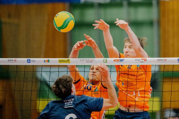 VOLLEYBALL - Coppa Pallavolo Senza Confini HARTBERG,AUSTRIA,01.OCT.26 - VOLLEYBALL - Coppa Pallavolo Senza Confini, VfB Friedrichshafen vs ACH Volley Ljubljana. Image shows Gregor Ropret and Jost Krzic (Ljubljana).  GEPAxpictures xRomanxKoenigshofer