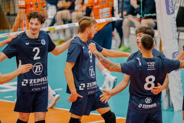 VOLLEYBALL - Coppa Pallavolo Senza Confini HARTBERG,AUSTRIA,01.OCT.26 - VOLLEYBALL - Coppa Pallavolo Senza Confini, VfB Friedrichshafen vs ACH Volley Ljubljana. Image shows the rejoicing of Friedrichshafen.  GEPAxpictures xRomanxKoenigshofer