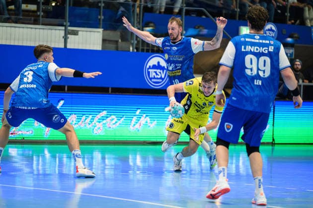 Oskar Joelsson (ThSV Eisenach, 03), Dominik Solak (ThSV Eisenach, 30), Simone Mengon (TVB Stuttgart, 15), Tillman Leu (ThSV Eisenach, 99) GER, ThSV Eisenach gegen TVB Stuttgart, 1. Opel Handballbundesliga, Handball, 7. Spieltag, Saison 2026 2027, 19.00 Uhr, 01.10.2026 GER, ThSV Eisenach gegen TVB Stuttgart, 1. Opel Handballbundesliga, Handball, 7. Spieltag, Saison 2026 2027, 19.00 Uhr, 01.10.2026 Eisenach Copyright: xMartinxHerbstx
