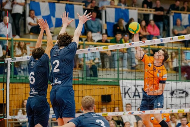 VOLLEYBALL - Coppa Pallavolo Senza Confini HARTBERG,AUSTRIA,01.OCT.26 - VOLLEYBALL - Coppa Pallavolo Senza Confini, VfB Friedrichshafen vs ACH Volley Ljubljana. Image shows German Gomez, Gustavo Maciel (Friedrichshafen) and Rok Bracko (Ljubljana).  GEPAxpictures xRomanxKoenigshofer