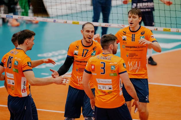 VOLLEYBALL - Coppa Pallavolo Senza Confini HARTBERG,AUSTRIA,01.OCT.26 - VOLLEYBALL - Coppa Pallavolo Senza Confini, VfB Friedrichshafen vs ACH Volley Ljubljana. Image shows the rejoicing of Ljubljana.  GEPAxpictures xRomanxKoenigshofer