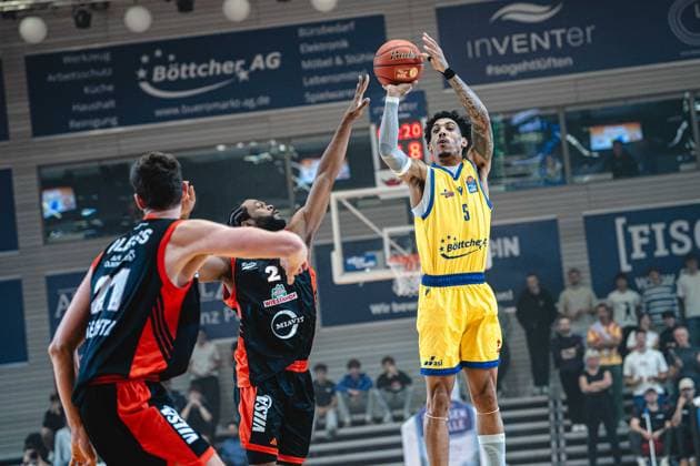 easycredit BBL Basketball Bundesliga 2026 2027 Nachholspiel 1. Spieltag Science City Jena vs RASTA Vechta am 01.10.2026 Terrence Edwards JR (Jena) beim Wurf Sparkassen Arena