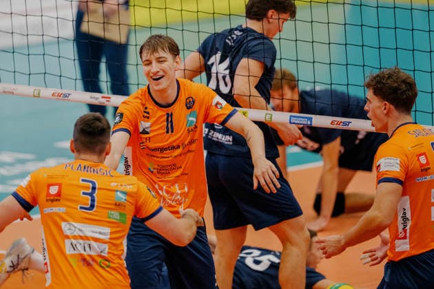 VOLLEYBALL - Coppa Pallavolo Senza Confini HARTBERG,AUSTRIA,01.OCT.26 - VOLLEYBALL - Coppa Pallavolo Senza Confini, VfB Friedrichshafen vs ACH Volley Ljubljana. Image shows the rejoicing of Ljubljana.  GEPAxpictures xRomanxKoenigshofer