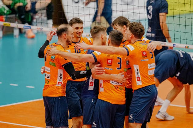 VOLLEYBALL - Coppa Pallavolo Senza Confini HARTBERG,AUSTRIA,01.OCT.26 - VOLLEYBALL - Coppa Pallavolo Senza Confini, VfB Friedrichshafen vs ACH Volley Ljubljana. Image shows the rejoicing of Ljubljana.  GEPAxpictures xRomanxKoenigshofer