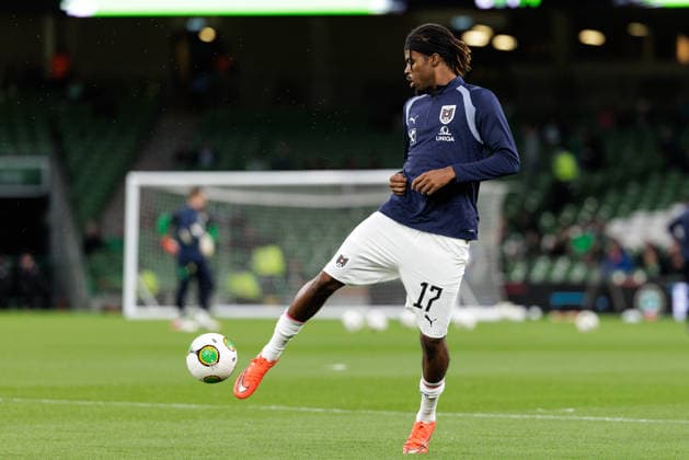 SOCCER - NL, IRL vs AUT DUBLIN,IRELAND,01.OCT.26 - SOCCER - UEFA Nations League, OEFB international match, Länderspiel, Nationalmannschaft Ireland vs Austria. Image shows Carney Chukwuemeka (AUT) during warm-up.  GEPAxpictures xArminxRauthner