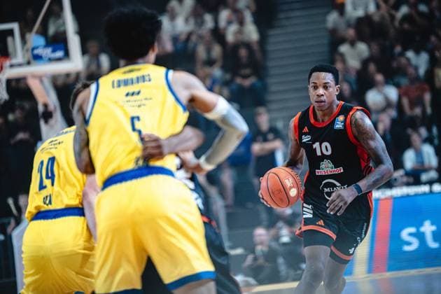 easycredit BBL Basketball Bundesliga 2026 2027 Nachholspiel 1. Spieltag Science City Jena vs RASTA Vechta am 01.10.2026 Justin Edler Davis (Vechta) am Ball Sparkassen Arena