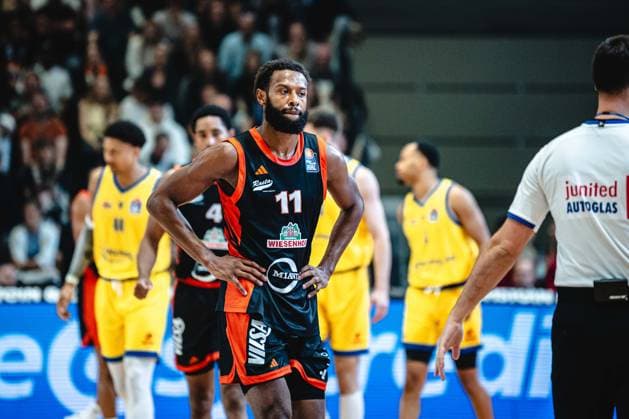 easycredit BBL Basketball Bundesliga 2026 2027 Nachholspiel 1. Spieltag Science City Jena vs RASTA Vechta am 01.10.2026 Lewis Matt (Vechta) unzufrieden, Portrait Sparkassen Arena