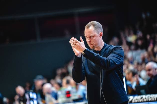 easycredit BBL Basketball Bundesliga 2026 2027 Nachholspiel 1. Spieltag Science City Jena vs RASTA Vechta am 01.10.2026 Vechta Trainer Christian Held feuert an, Portrait Sparkassen Arena