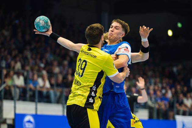 Malte Donker (TVB Stuttgart, 39), Oskar Joelsson (ThSV Eisenach, 03) GER, ThSV Eisenach gegen TVB Stuttgart, 1. Opel Handballbundesliga, Handball, 7. Spieltag, Saison 2026 2027, 19.00 Uhr, 01.10.2026 GER, ThSV Eisenach gegen TVB Stuttgart, 1. Opel Handballbundesliga, Handball, 7. Spieltag, Saison 2026 2027, 19.00 Uhr, 01.10.2026 Eisenach Copyright: xMartinxHerbstx