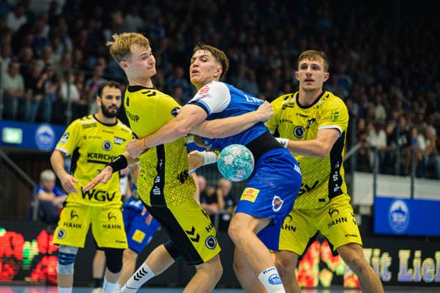 Oskar Joelsson (ThSV Eisenach, 03), Linus Schmid (TVB Stuttgart, 19), Simone Mengon (TVB Stuttgart, 15), Mohamed Amine Darmoul (TVB Stuttgart, 70) GER, ThSV Eisenach gegen TVB Stuttgart, 1. Opel Handballbundesliga, Handball, 7. Spieltag, Saison 2026 2027, 19.00 Uhr, 01.10.2026 GER, ThSV Eisenach gegen TVB Stuttgart, 1. Opel Handballbundesliga, Handball, 7. Spieltag, Saison 2026 2027, 19.00 Uhr, 01.10.2026 Eisenach Copyright: xMartinxHerbstx