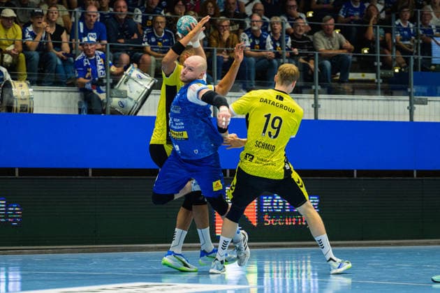 Peter Walz (ThSV Eisenach, 14), Philipp Ahouansou (TVB Stuttgart, 05), Linus Schmid (TVB Stuttgart, 19) GER, ThSV Eisenach gegen TVB Stuttgart, 1. Opel Handballbundesliga, Handball, 7. Spieltag, Saison 2026 2027, 19.00 Uhr, 01.10.2026 GER, ThSV Eisenach gegen TVB Stuttgart, 1. Opel Handballbundesliga, Handball, 7. Spieltag, Saison 2026 2027, 19.00 Uhr, 01.10.2026 Eisenach Copyright: xMartinxHerbstx