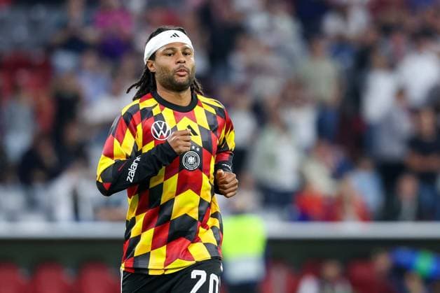 Serge Gnabry 20 (Deutschland) beim warm up, Deutschland vs. Serbien, Fussball, UEFA Nations League, 3. Spieltag, 01.10.2026 Muenchen Bayern Deutschland