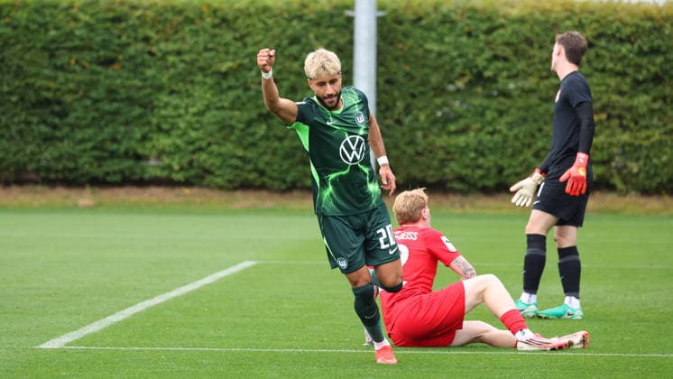 VfL vs Havelse, Testspiel Wolfsburg, 01.10.2026, Fußball, Herren, Saison 2026 2027, Testspiel, VfL Wolfsburg vs. TSV Havelse, Muhammed Damar (VfL Wolfsburg) jubelt nach seinem Tor zum 2:0 Deutschland