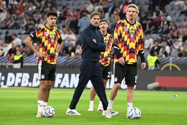 01.10.2026, xsltx, Fussball UEFA Nations League, Deutschland - Serbien v.l. Aleksandar Pavlovic (Deutsche Fussball Nationalmannschaft DFB) Bundestrainer Trainer Juergen Jürgen Klopp (Deutsche Fussball Nationalmannschaft DFB) Nick Woltemade (Deutsche Fussball Nationalmannschaft DFB) München