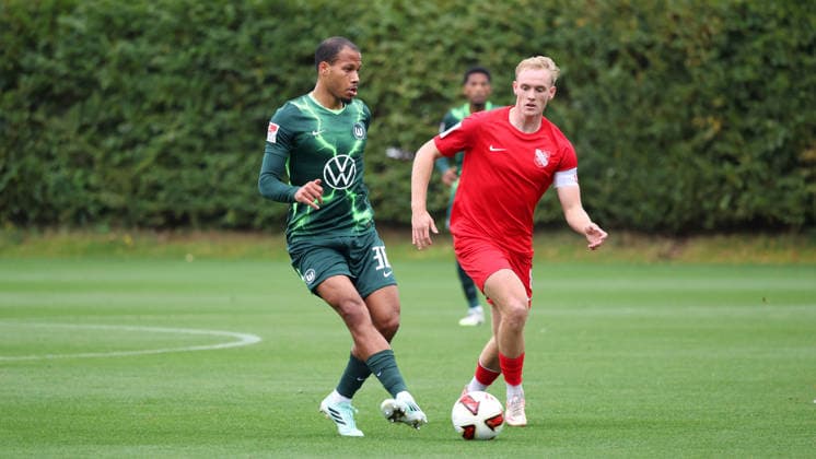 VfL vs Havelse, Testspiel Wolfsburg, 01.10.2026, Fußball, Herren, Saison 2026 2027, Testspiel, VfL Wolfsburg vs. TSV Havelse, Aster Vranckx (VfL Wolfsburg) Deutschland
