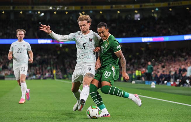 UEFA Nations League Group Stage, Aviva Stadium, Dublin 1 10 2026 Republic of Ireland vs Austria Austria s Stefan Posch with Adam Idah of Ireland Stefan Posch with Adam Idah 1 10 2026  Copyright: xx RB2_7011