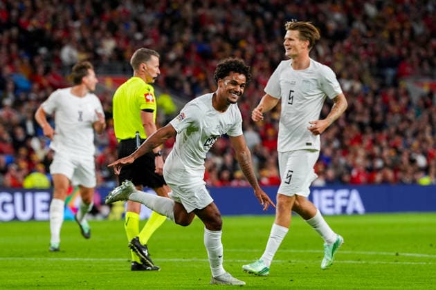 Soccer, Nations League: Wales vs. Norway, Cardiff, Wales 20261001 Norway’s Oscar Bobb celebrates the 1-0 lead during the international soccer match between Wales and Norway in the Nations League at Cardiff City Stadium. Photo: Lise Aserud, NTB, Cardiff, Wales. EDITORIAL USE ONLY. RESTRICTED USE FOR BETTING COMPANIES.  Copyright: xLisexAserudxx xNTBx