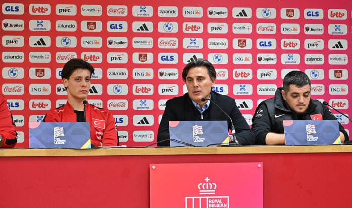Turkiye Head Coach Montella and Arda Guler hold press conference, PK, Pressekonferenz ahead of Belgium match LIEGE, BELGIUM - OCTOBER 1: Turkiye national football team head coach Vincenzo Montella (C) and national player Arda Guler (L) hold a joint press conference at the Maurice Dufrasne Stadium ahead of their UEFA Nations League League A Group 1 match against Belgium in Liege, Belgium on October 1, 2026. Dursun Aydemir Anadolu Liege Belgium. Editorial use only. Please get in touch for any other usage.  Copyright: x2026xAnadoluxDursunxAydemirx