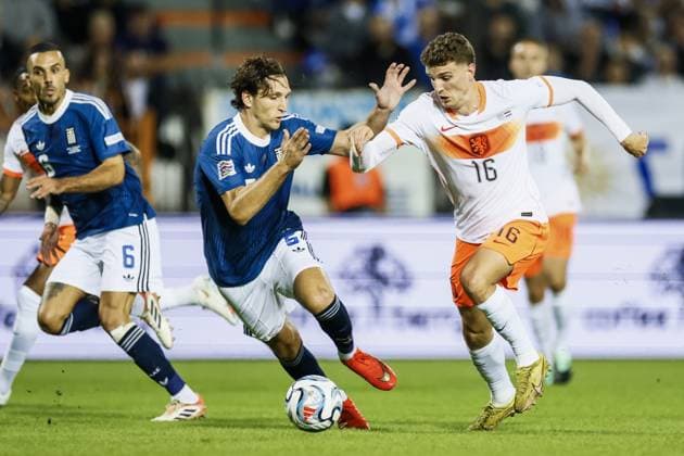 THESSALONIKI - Panagiotis Retsos of Greece, Guus Til of the Netherlands (lr) during the UEFA Nations League match between Greece and the Netherlands at Toumba Stadium on 1 October 2026 in Greece. KOEN VAN WEEL ANP xVIxANPxSportx xxANPxIVx 571087939 originalFilename: 571087939.jpg