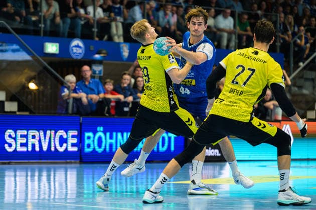 Stephan Seitz (ThSV Eisenach, 44), Linus Schmid (TVB Stuttgart, 19), Philipp Meyer (TVB Stuttgart, 27) GER, ThSV Eisenach gegen TVB Stuttgart, 1. Opel Handballbundesliga, Handball, 7. Spieltag, Saison 2026 2027, 19.00 Uhr, 01.10.2026 GER, ThSV Eisenach gegen TVB Stuttgart, 1. Opel Handballbundesliga, Handball, 7. Spieltag, Saison 2026 2027, 19.00 Uhr, 01.10.2026 Eisenach Copyright: xMartinxHerbstx