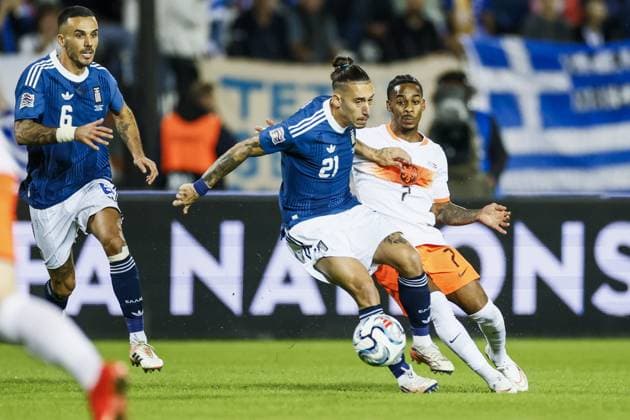 THESSALONIKI - Kostas Tsimikas of Greece, Crysencio Summerville of the Netherlands (lr) during the UEFA Nations League match between Greece and the Netherlands at Toumba Stadium on 1 October 2026 in Greece. KOEN VAN WEEL ANP xVIxANPxSportx xxANPxIVx 571088299 originalFilename: 571088299.jpg