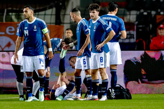 Thessaloniki - Griekenland forward Christos Tzolis sustained an injury during the UEFA Nations League match between Griekenland and Nederland at Toumba Stadion on 1 October 2026 in Thessaloniki, Griekenland. (Photo by DeFodi Images) -