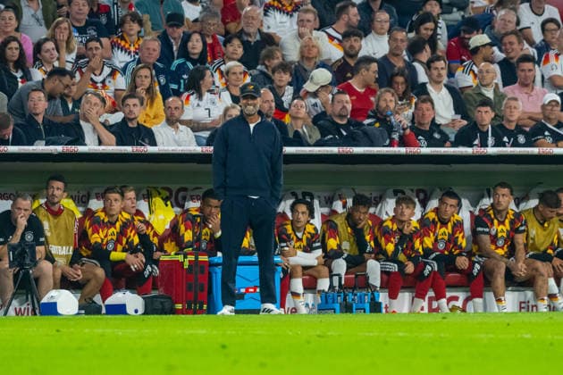 Fußball, Herren, Saison 2026 27, UEFA Nations League (Liga A, Gruppe 2, 3. Spieltag) in München, Deutschland - Serbien, Trainer Jürgen Klopp (Deutschland) vor der Bank, 01.10.2026, Copyright: xMatthiasxKochx