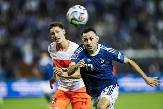 THESSALONIKI - Ruben van Bommel of the Netherlands, Manolis Saliakas of Greece (lr) during the UEFA Nations League match between Greece and the Netherlands at Toumba Stadium on 1 October 2026 in Greece. KOEN VAN WEEL ANP xVIxANPxSportx xxANPxIVx 571089516 originalFilename: 571089516.jpg