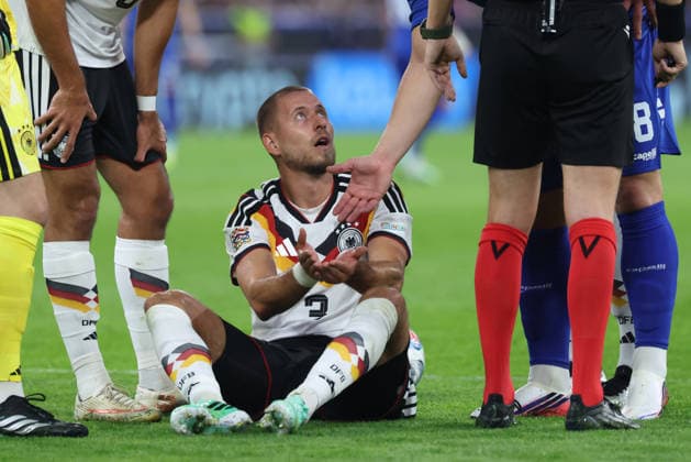 Waldemar Anton (Deutschland, 03) am Boden, GER, Deutschland vs. Serbien, Fussball, UEFA Nations League, 3. Spieltag, Saison 2026 2027, 01.10.2026, GER, Deutschland vs. Serbien, Fussball, UEFA Nations League, 3. Spieltag, Saison 2026 2027, 01.10.2026 Muenchen Copyright: xEibner-Pressefoto JennixMaulx EP_JML