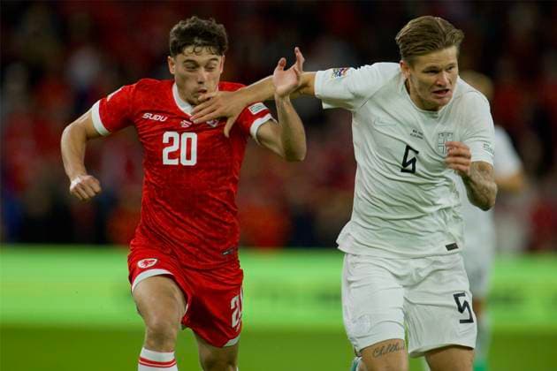 RECORD DATE NOT STATED Football - UEFA Nations League - Group A4 - Wales v Norway CARDIFF, WALES - Thursday, October 1, 2026: Wales Daniel James is challenged by Norway s David Moller Wolfe (R) during the UEFA Nations League Group A4 Matchday 3 match between Wales and Norway at the Cardiff City Stadium. (Photo by David Rawcliffe Propaganda) CARDIFF Cardiff City Stadium CARDIFF WALES  Copyright: xDavidxRawcliffex 2026-10-01-Wales_v_Norway-032