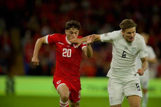 RECORD DATE NOT STATED Football - UEFA Nations League - Group A4 - Wales v Norway CARDIFF, WALES - Thursday, October 1, 2026: Wales Daniel James is challenged by Norway s David Moller Wolfe (R) during the UEFA Nations League Group A4 Matchday 3 match between Wales and Norway at the Cardiff City Stadium. (Photo by David Rawcliffe Propaganda) CARDIFF Cardiff City Stadium CARDIFF WALES  Copyright: xDavidxRawcliffex 2026-10-01-Wales_v_Norway-033