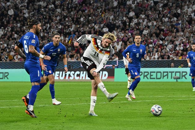 01.10.2026, xsltx, Fussball UEFA Nations League, Deutschland - Serbien v.l. Nemanja Gudelj (Serbien) Nick Woltemade (Deutsche Fussball Nationalmannschaft DFB) München