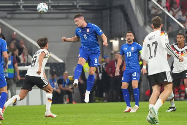 Kopfballabwehr Luka Jovic (Serbien, Serbia) - München 01.10.2026: Deutschland vs. Serbien, UEFA Nations League, 3. Spieltag, Allianz Arena